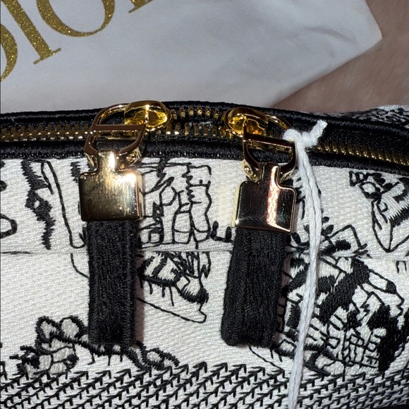 Black and White cosmetic Pouch - Picture 6 of 13